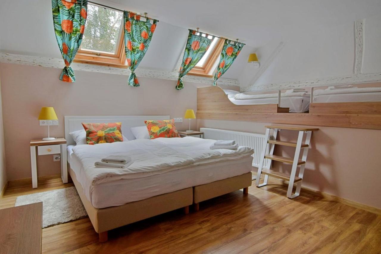 Gosciniec Nowa Wioska Bed & Breakfast Wałbrzych Dış mekan fotoğraf