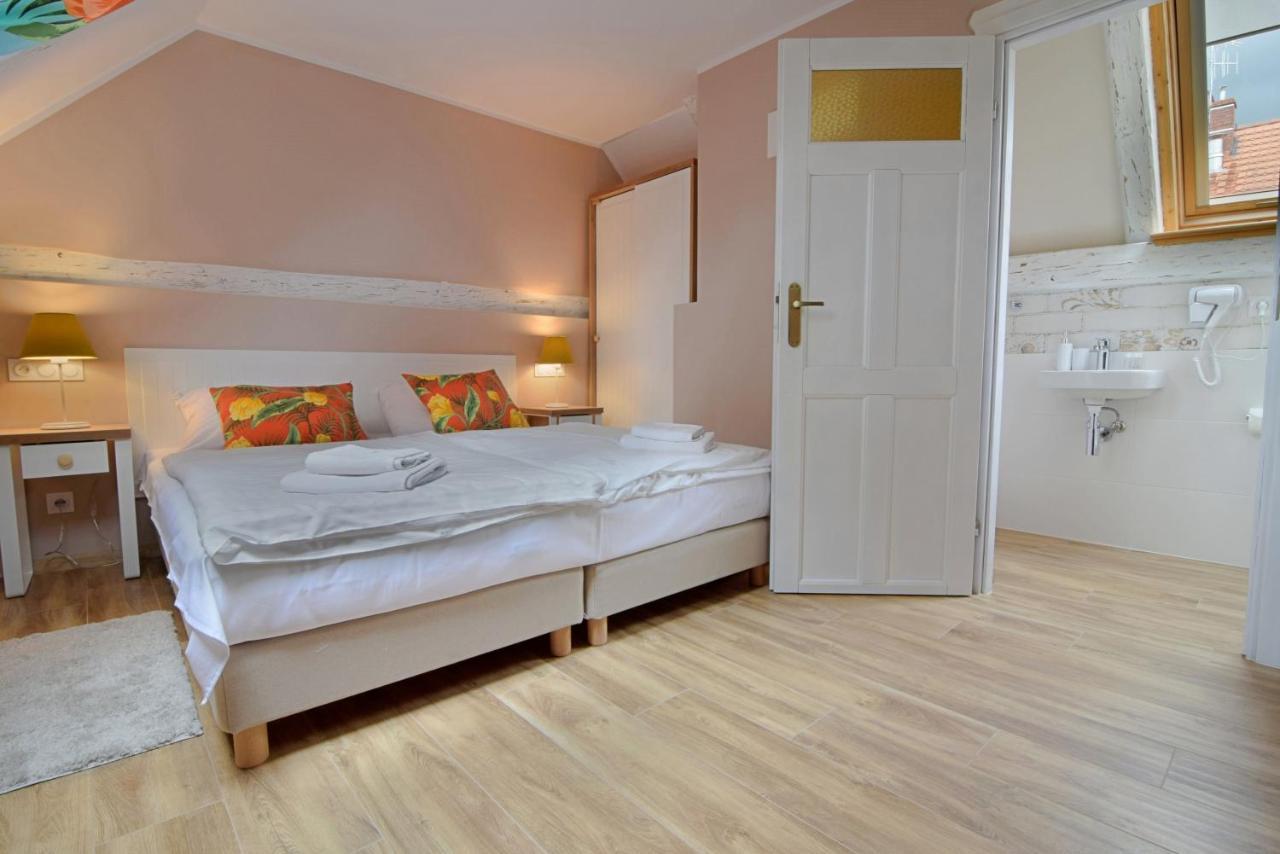 Gosciniec Nowa Wioska Bed & Breakfast Wałbrzych Dış mekan fotoğraf