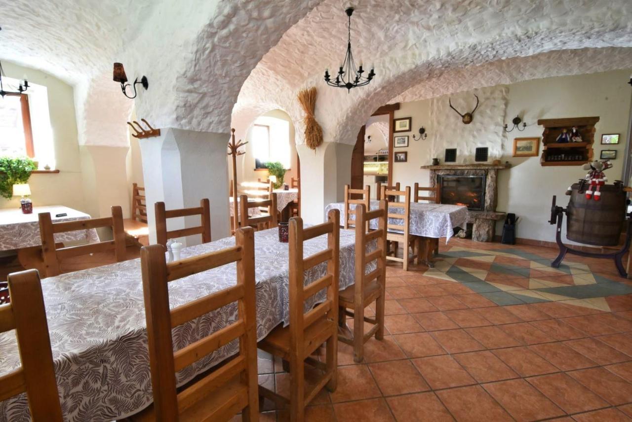 Gosciniec Nowa Wioska Bed & Breakfast Wałbrzych Dış mekan fotoğraf