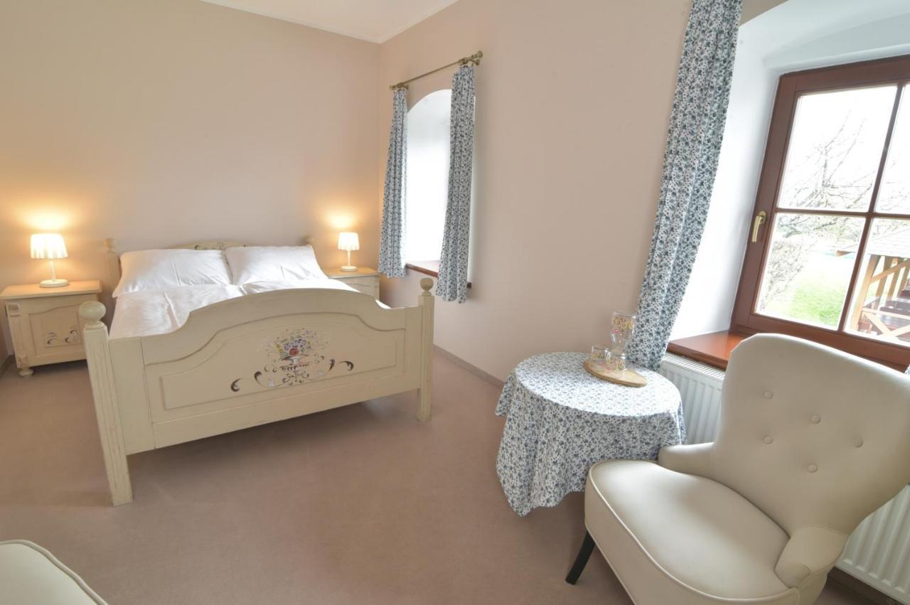Gosciniec Nowa Wioska Bed & Breakfast Wałbrzych Dış mekan fotoğraf