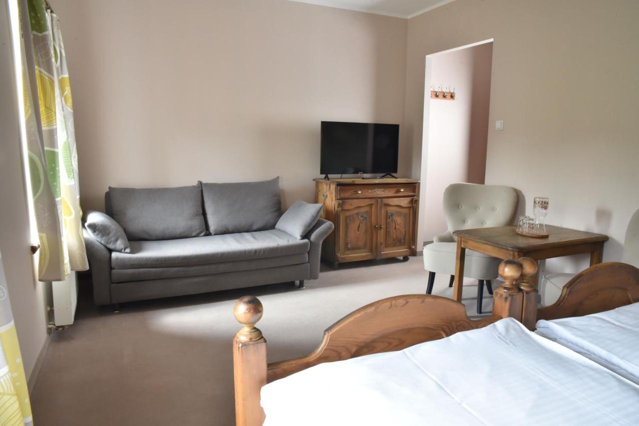 Gosciniec Nowa Wioska Bed & Breakfast Wałbrzych Dış mekan fotoğraf