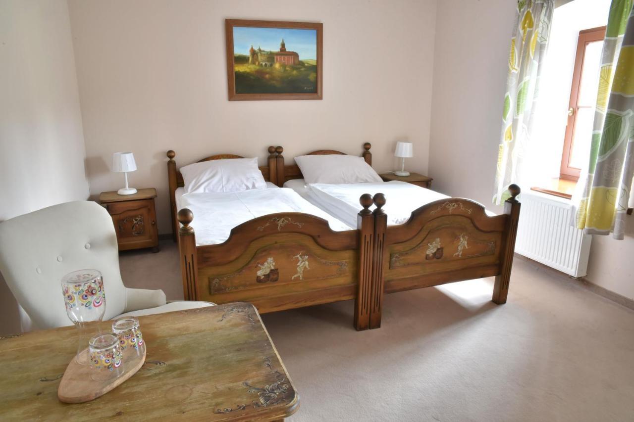Gosciniec Nowa Wioska Bed & Breakfast Wałbrzych Dış mekan fotoğraf