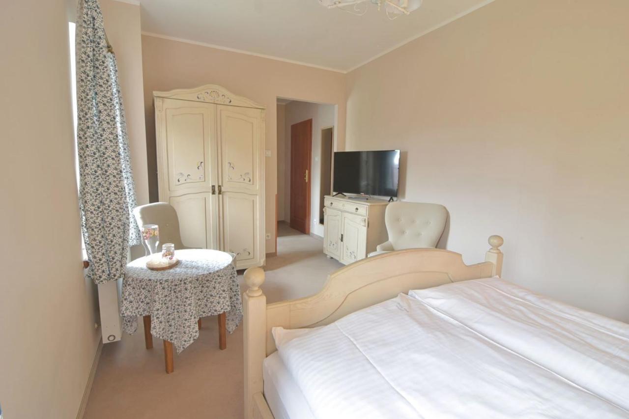 Gosciniec Nowa Wioska Bed & Breakfast Wałbrzych Dış mekan fotoğraf