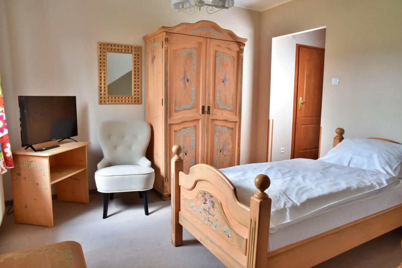Gosciniec Nowa Wioska Bed & Breakfast Wałbrzych Dış mekan fotoğraf