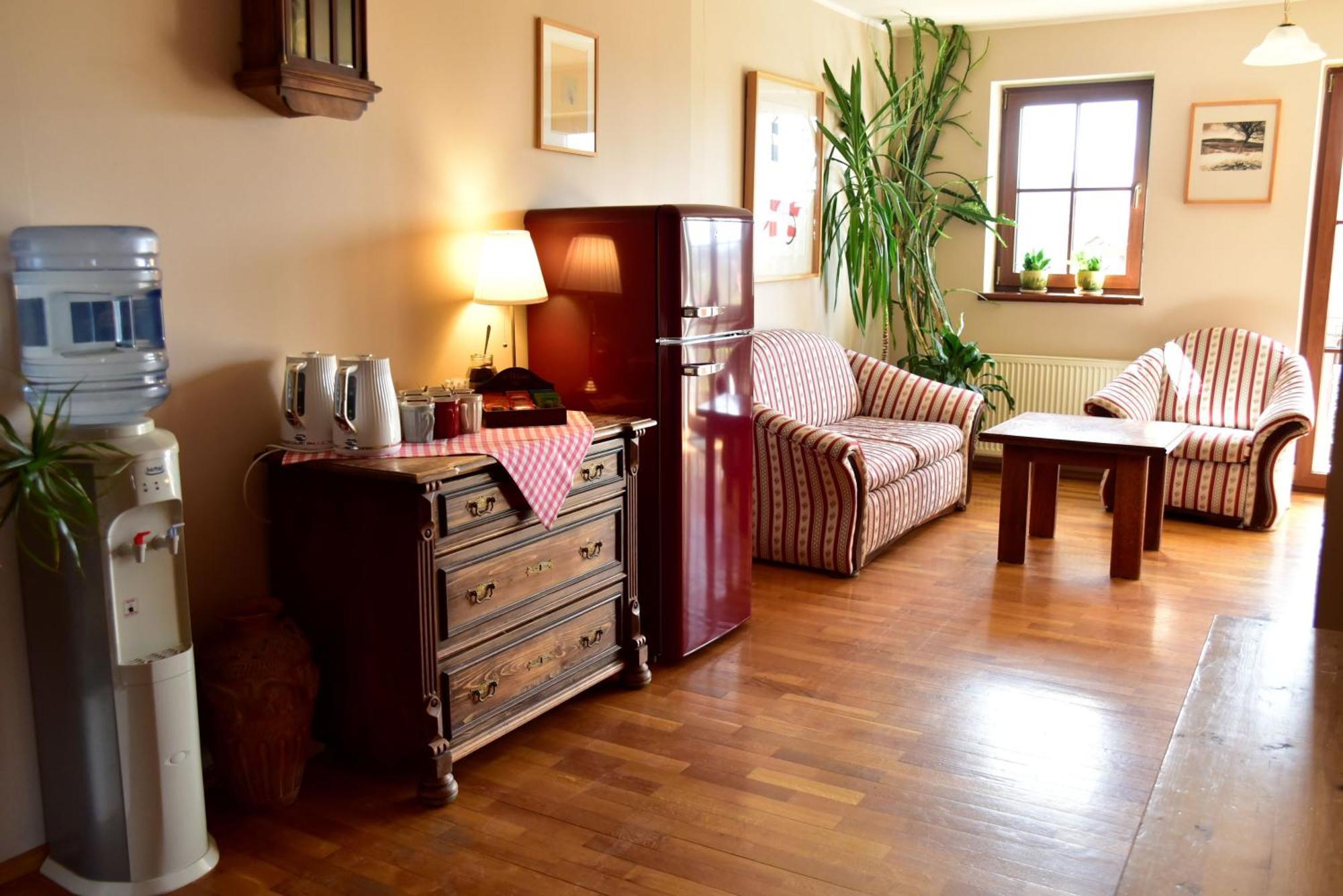 Gosciniec Nowa Wioska Bed & Breakfast Wałbrzych Dış mekan fotoğraf